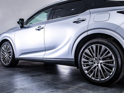 صورة مصغرة 35 لـ 2023 Lexus RX