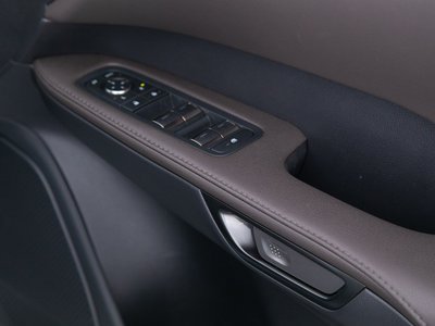 صورة مصغرة 63 لـ 2023 Lexus RX