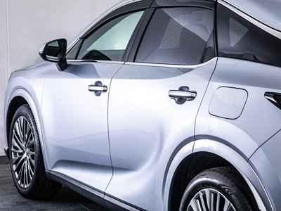 صورة مصغرة 33 لـ 2023 Lexus RX