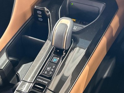 صورة 33 لـ 2025 Toyota CROWN SPORT