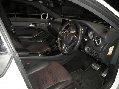 صورة 16 لـ 2014 Mercedes-BENZ CLA