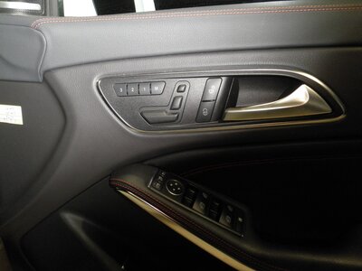 صورة 17 لـ 2014 Mercedes-BENZ CLA