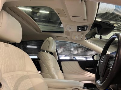 2021 Lexus LS photo 14