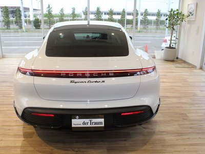 صورة 8 لـ 2021 Porsche TAYCAN