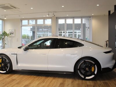 صورة 5 لـ 2021 Porsche TAYCAN