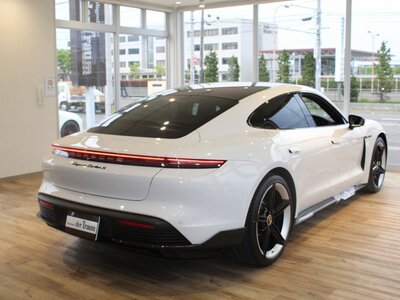 صورة 6 لـ 2021 Porsche TAYCAN