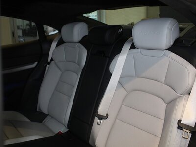صورة 16 لـ 2021 Porsche TAYCAN