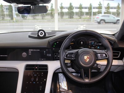 صورة 22 لـ 2021 Porsche TAYCAN