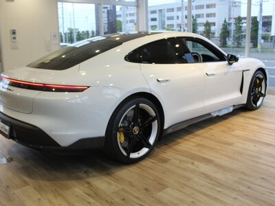 صورة 39 لـ 2021 Porsche TAYCAN