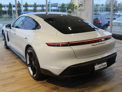 صورة 41 لـ 2021 Porsche TAYCAN