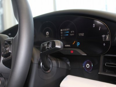 صورة 24 لـ 2021 Porsche TAYCAN