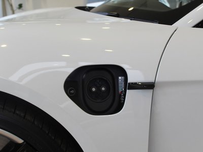 صورة 12 لـ 2021 Porsche TAYCAN