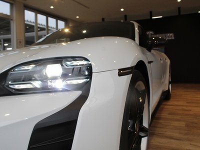 صورة 14 لـ 2021 Porsche TAYCAN