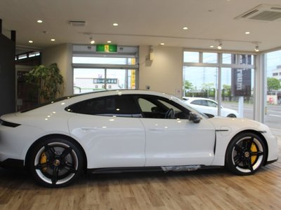 صورة 4 لـ 2021 Porsche TAYCAN