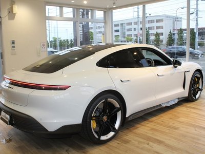 صورة 38 لـ 2021 Porsche TAYCAN