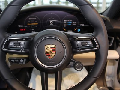صورة 31 لـ 2021 Porsche TAYCAN