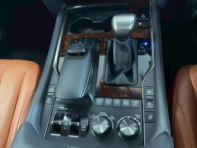 2018 Lexus LX thumbnail 34