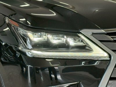 2018 Lexus LX photo 16