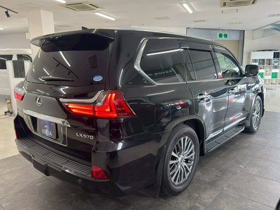 2018 Lexus LX photo 12