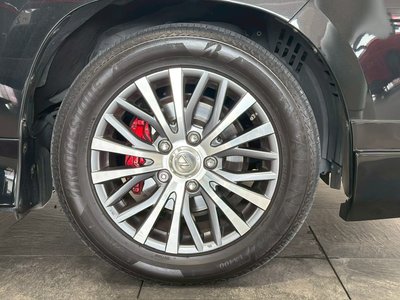 2018 Lexus LX thumbnail 18