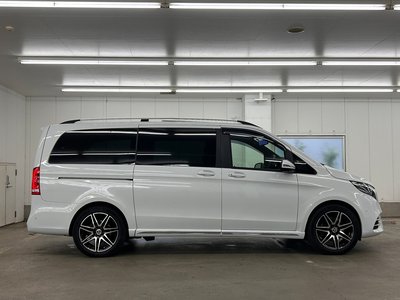 2023 Mercedes-BENZ V-CLASS photo 4
