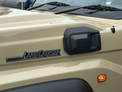 2025 Toyota LAND CRUISER 70 thumbnail 18