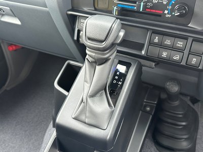 2025 Toyota LAND CRUISER 70 thumbnail 51