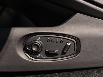 2024 Aston Martin DB12 — миниатюра 21