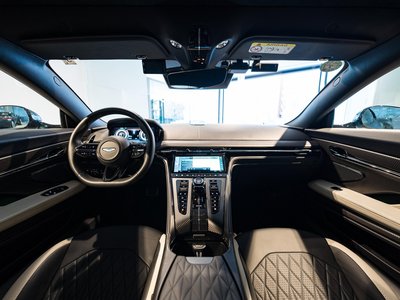 2024 Aston Martin DB12 — миниатюра 2