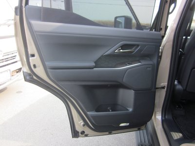 2025 Lexus GX — миниатюра 17