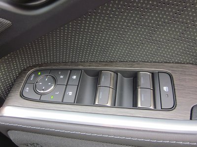 2025 Lexus GX — миниатюра 28