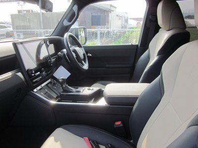 2025 Lexus GX — миниатюра 42