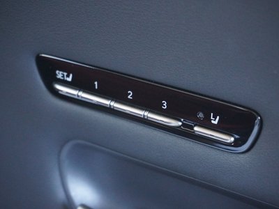 2018 Lexus LS — миниатюра 30