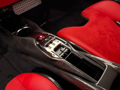 صورة 14 لـ 2021 Ferrari SF90 STRADALE
