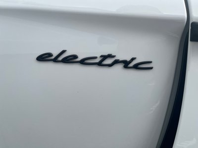 2022 Porsche TAYCAN thumbnail 73