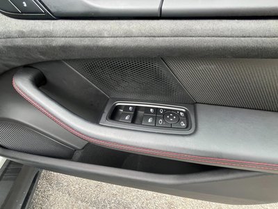 2022 Porsche TAYCAN thumbnail 36