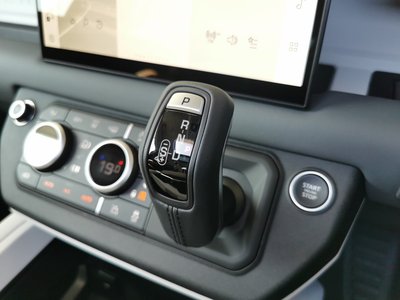 2025 LAND Rover DEFENDER — миниатюра 19
