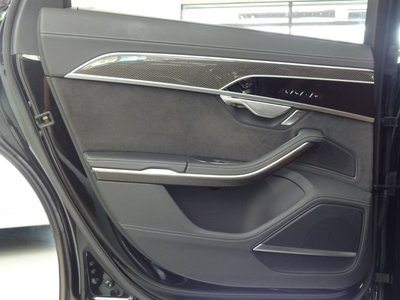 صورة مصغرة 78 لـ 2023 AUDI S8