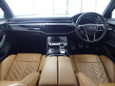 صورة مصغرة 101 لـ 2023 AUDI S8