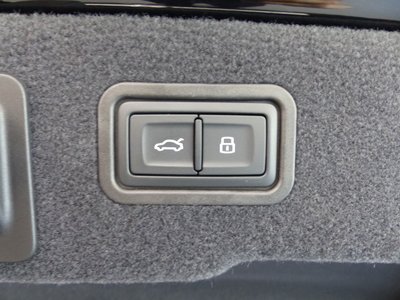 صورة مصغرة 85 لـ 2023 AUDI S8