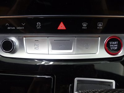 صورة مصغرة 91 لـ 2023 AUDI S8