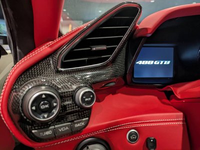2015 Ferrari 488 GTB 照片 28