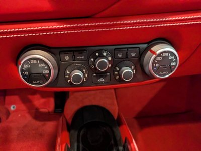 2015 Ferrari 488 GTB 照片 36