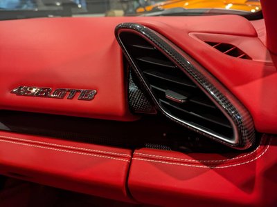 2015 Ferrari 488 GTB 照片 43
