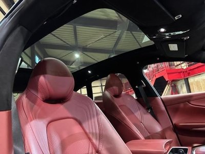 2021 Aston Martin DBX — миниатюра 3