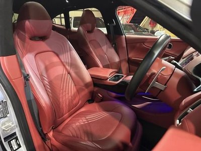 2021 Aston Martin DBX — миниатюра 8