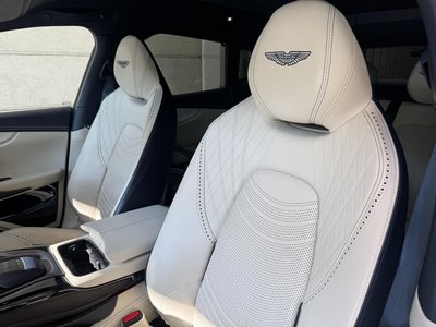 2022 Aston Martin DBX — миниатюра 17