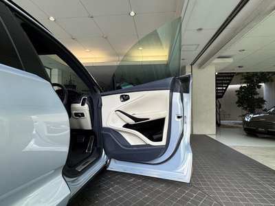 2022 Aston Martin DBX — миниатюра 25