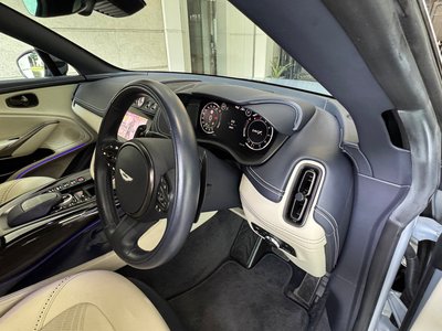 2022 Aston Martin DBX — миниатюра 27