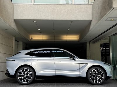 2022 Aston Martin DBX — фото 9